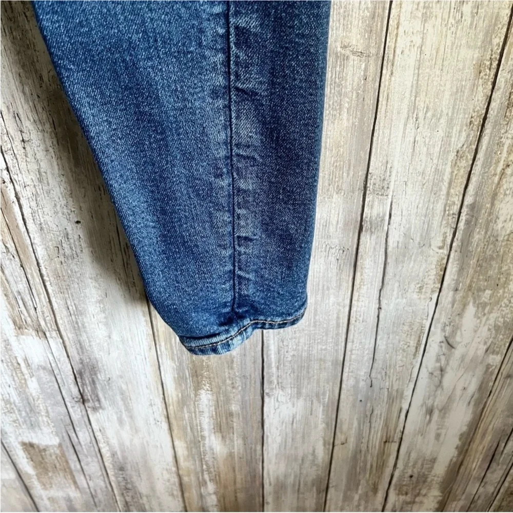 American Eagle Medium Wash Straight Mom Jeans - Picture 3 of 9